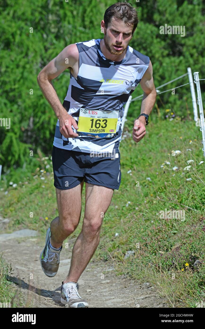 Zinal, SCHWEIZ - 7. AUGUST: Eliteläufer Robbie Simpson (GB) Team Addidas bei der Sierre-Zinal Weltmeisterschaft Trailrennen: 7. August 2021 in Zin Stockfoto