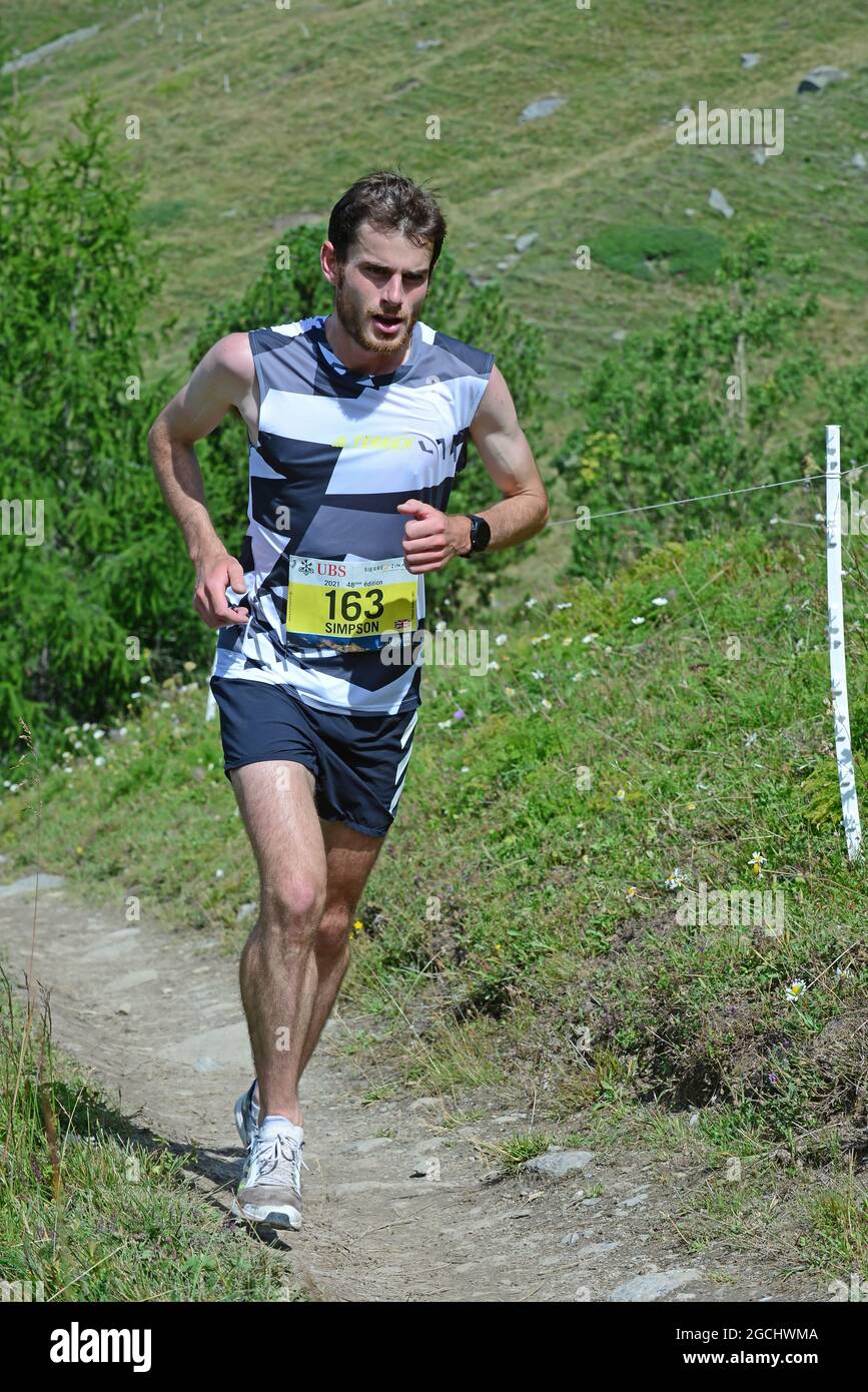 Zinal, SCHWEIZ - 7. AUGUST: Elite-Läufer Robbie Simpson (GB) vom Team Addidas bei der Sierre-Zinal Weltmeisterschaft Trailrennen: 7. August 2021 in Stockfoto
