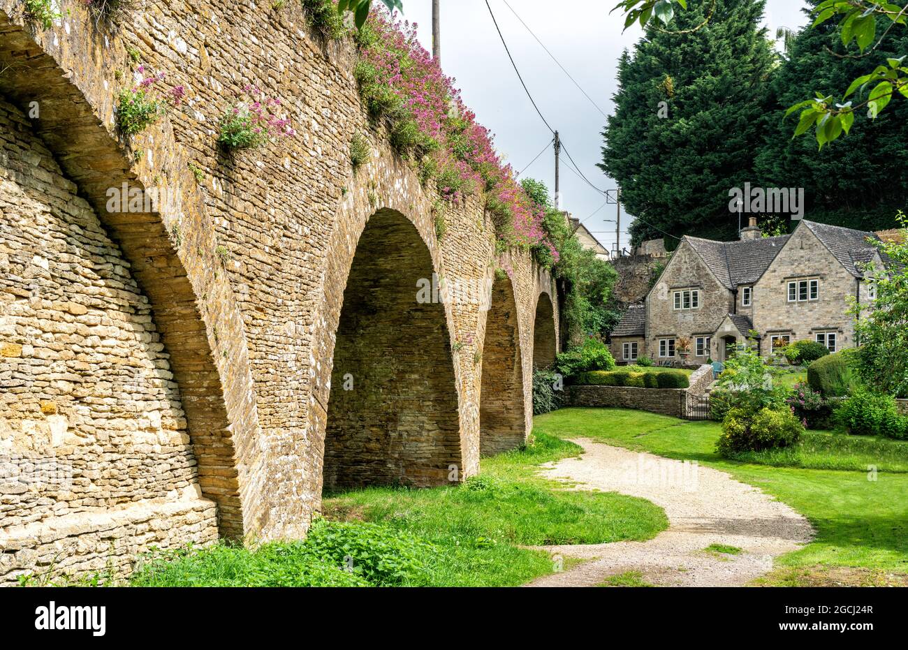 Blick auf die Bath Bridge aus dem 18. Jahrhundert, das Dorf Tetbury, die Cotswolds, England, Großbritannien Stockfoto