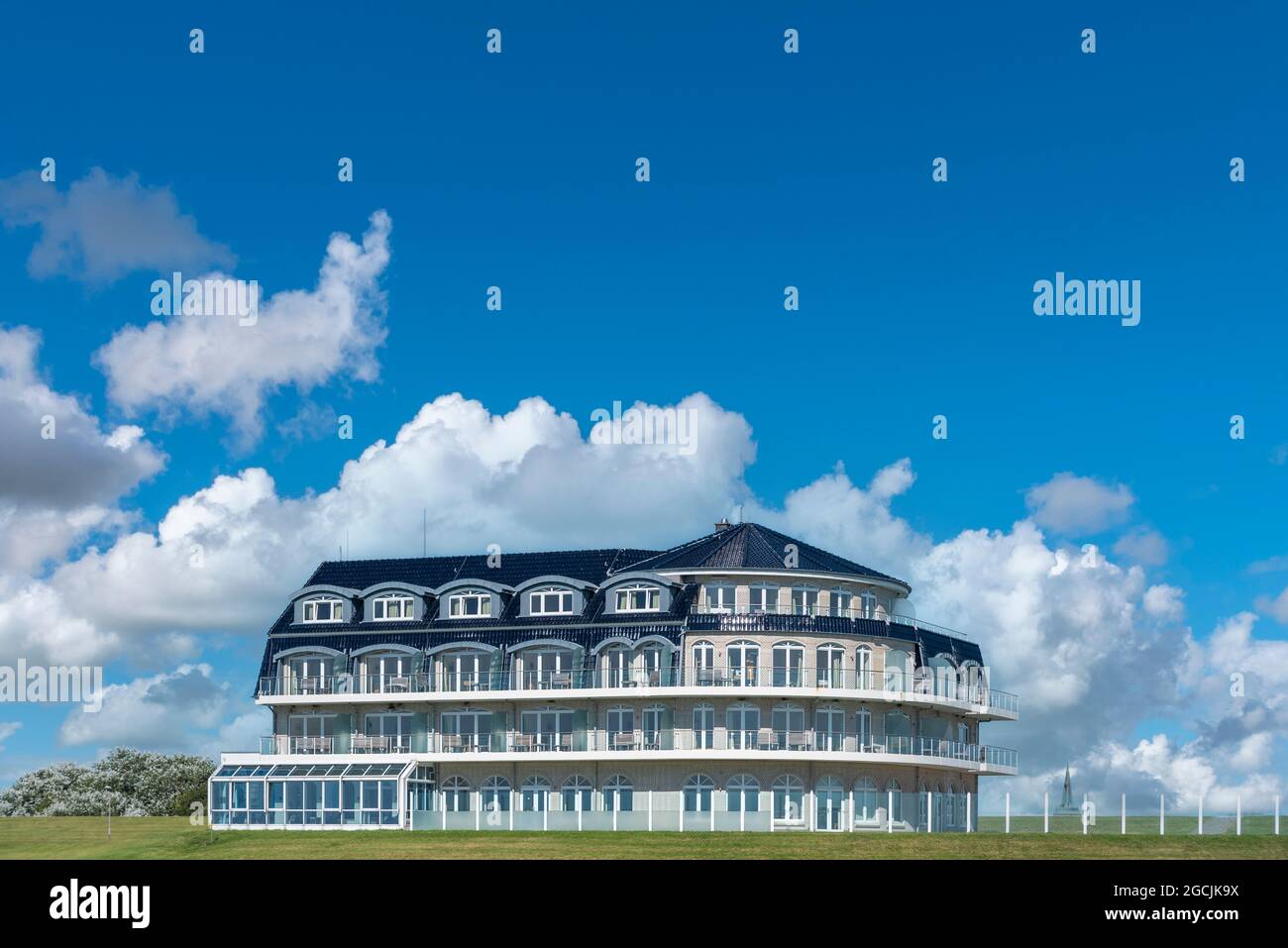 Ehemaliges Hotel Deichgraf, heute der Upleven als Zentrum für Entspannung, Meditation und Yoga, Wremen, Niedersachsen, Deutschland, Europa Stockfoto