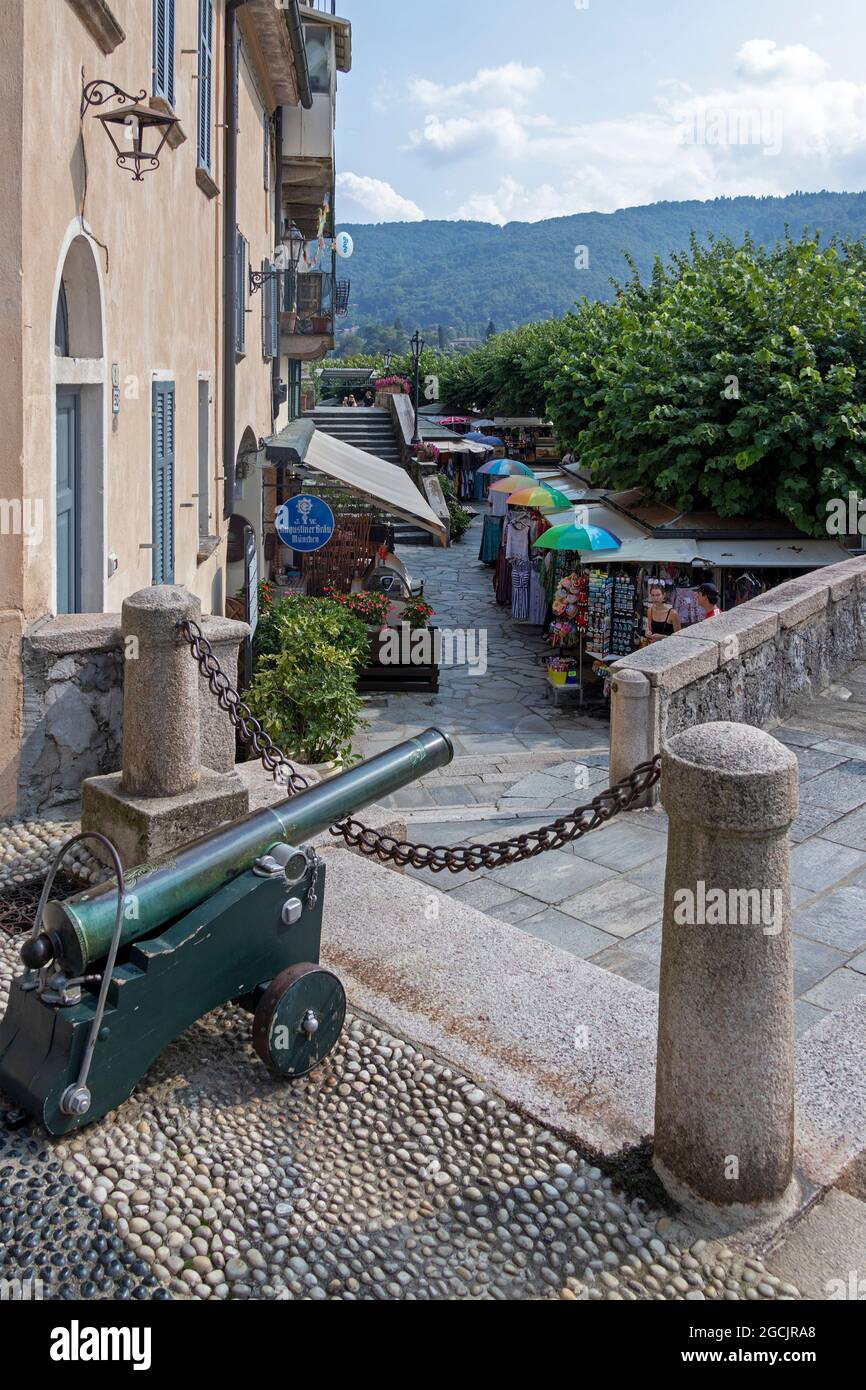 Cannon, Souvenirläden, Isola Bella, Stresa, Lago Maggiore, Piemont, Italien Stockfoto