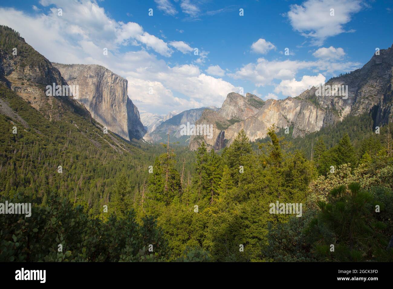 Der Blick auf Yosemite Valley aus dem Tunneleingang ins Tal. Yosemite Nationalpark, Kalifornien Stockfoto