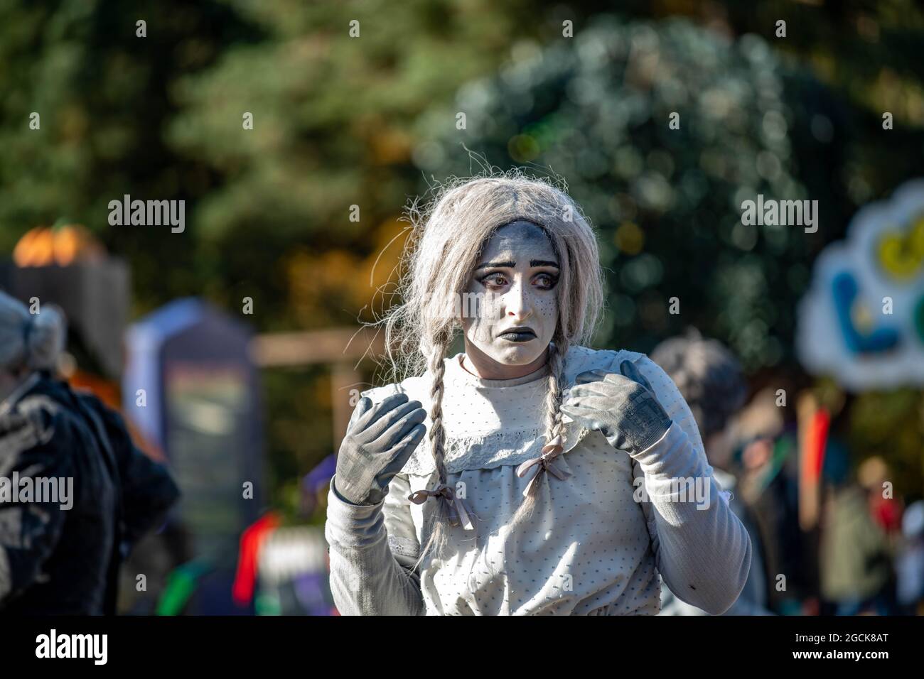 Alton Towers, Alton Ahnen verheimliche Schauspieler und Towers Street Halloween Scarefest Stockfoto