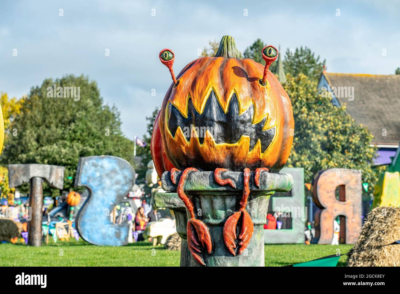 Alton Towers, Alton Ahnen verheimliche Schauspieler und Towers Street Halloween Scarefest Stockfoto