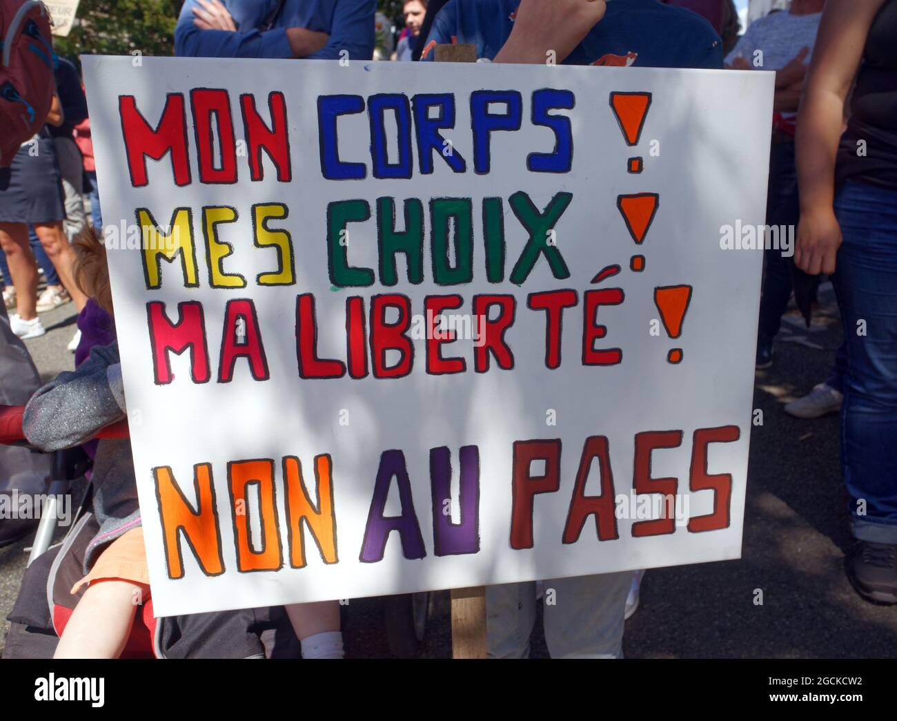 Gesundheitlicher Protest von Covid gegen Sanitaty Pass und gegen die obligatorische Impfung. Laval (Mayenne, Loire-Land, Frankreich), 7. august 2021. Stockfoto