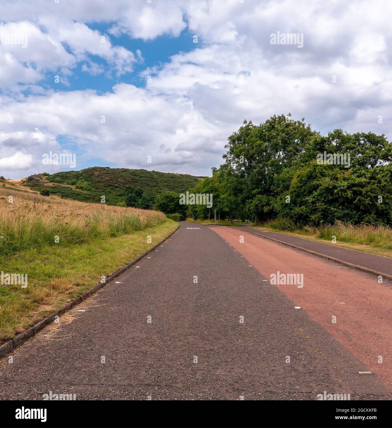 Arthur Seat ist nun für die Öffentlichkeit zum Sport geöffnet, da die Sperre aufgehoben wurde und bis zu 5 Meilen zurückgelegt werden kann, Edinburgh, Großbritannien Stockfoto