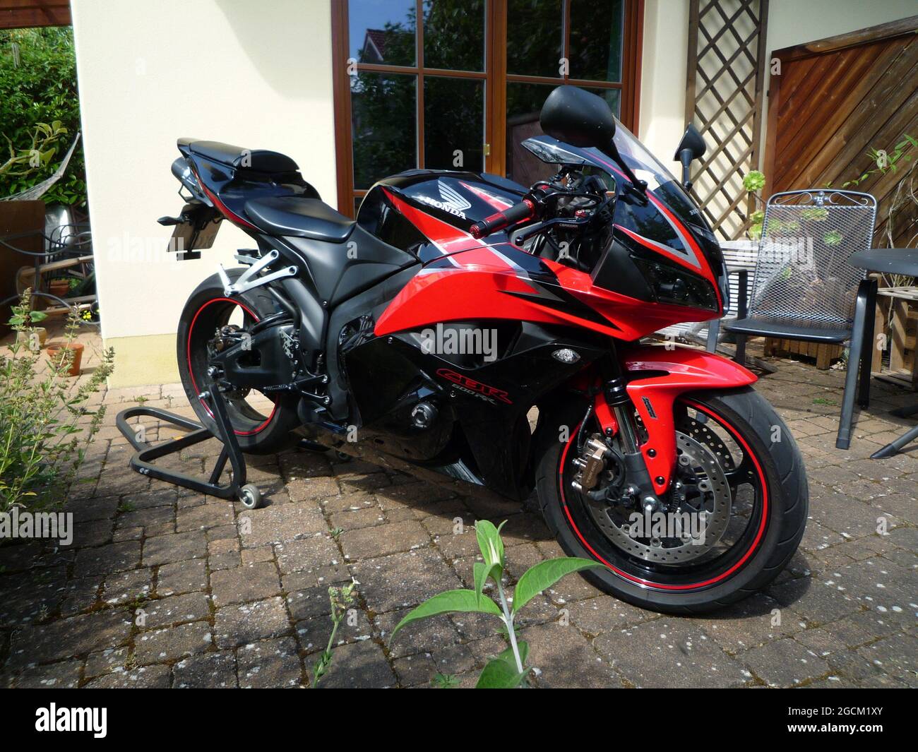 Motorrad Honda CBR600RR auf der Terrasse Stockfoto