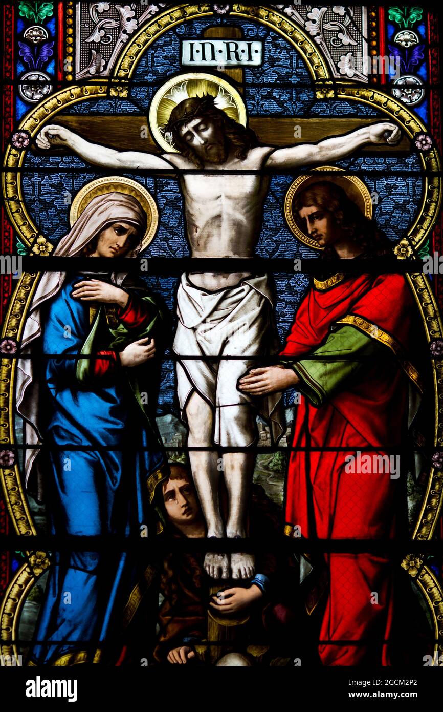 Glasmalerei in der Kirche von Altkirch im Herzen von Sundgau im Elsass Stockfoto