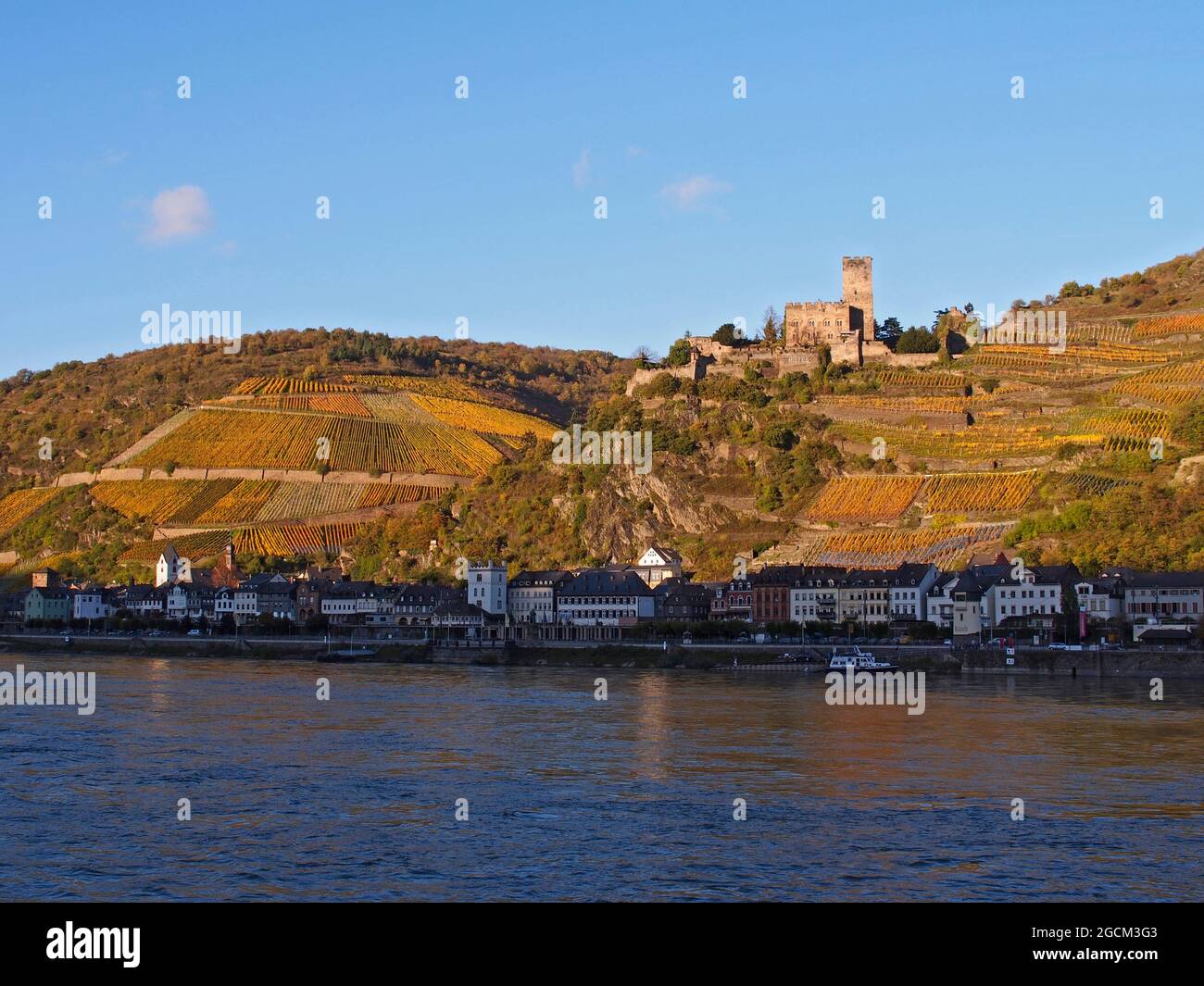 Schloss Gutenfels am Rhein in Deutschland von einem Kreuzschiff Stockfoto