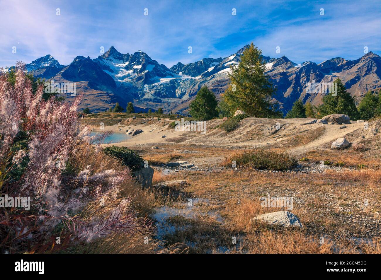 Panoramablick auf die Schweizer Alpen in der Nähe der Kurstadt Zermatt Stockfoto