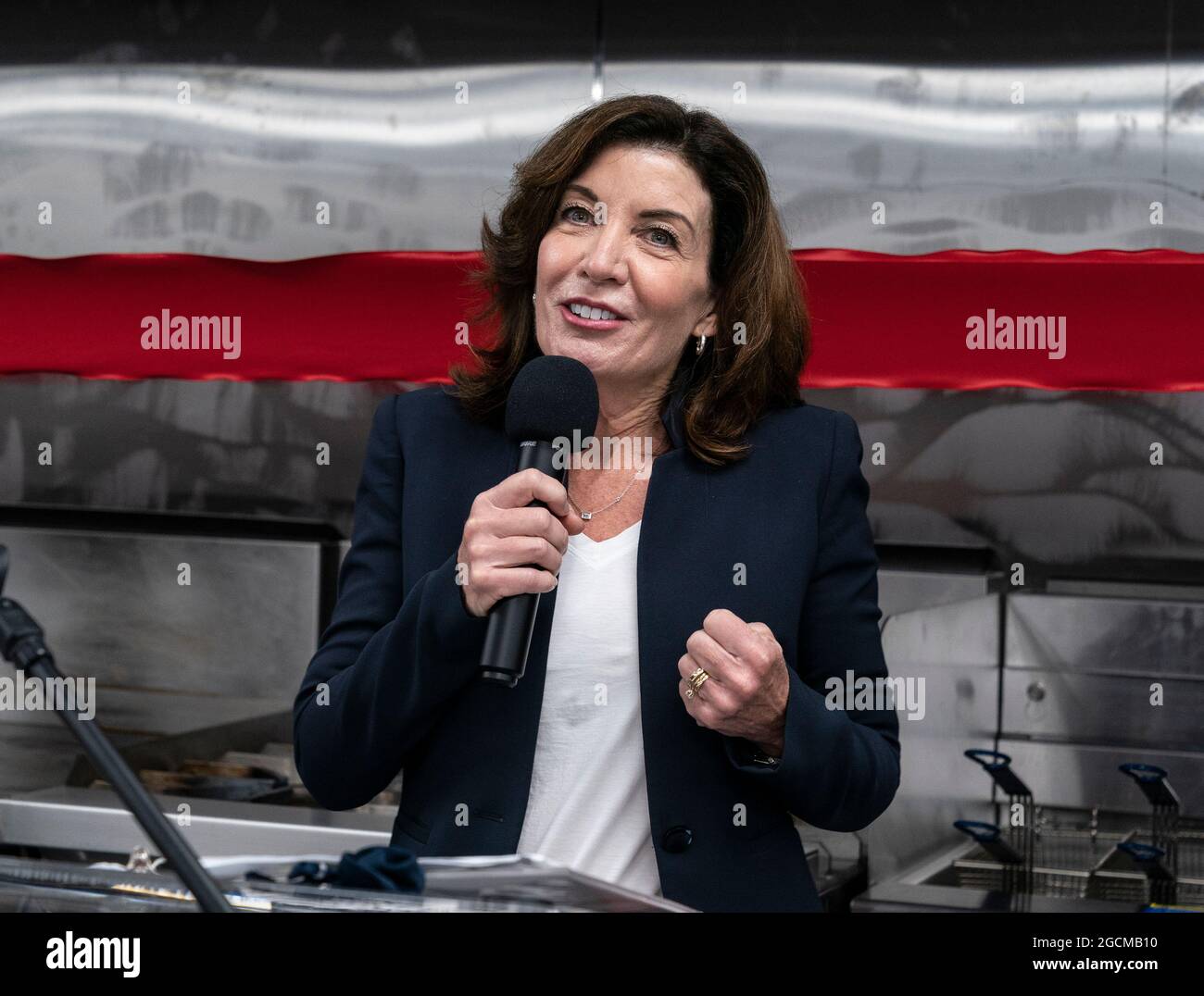 New York Usa Mai 2021 Vizegouverneur Kathy Hochul Spricht Bei Der Grossen Eroffnung Von Great Performances Artists As Kellnerinnen Headquarters In Der Bronx Foto Von Lev Radin Sipa Usa Quelle Sipa Usa Alamy Live