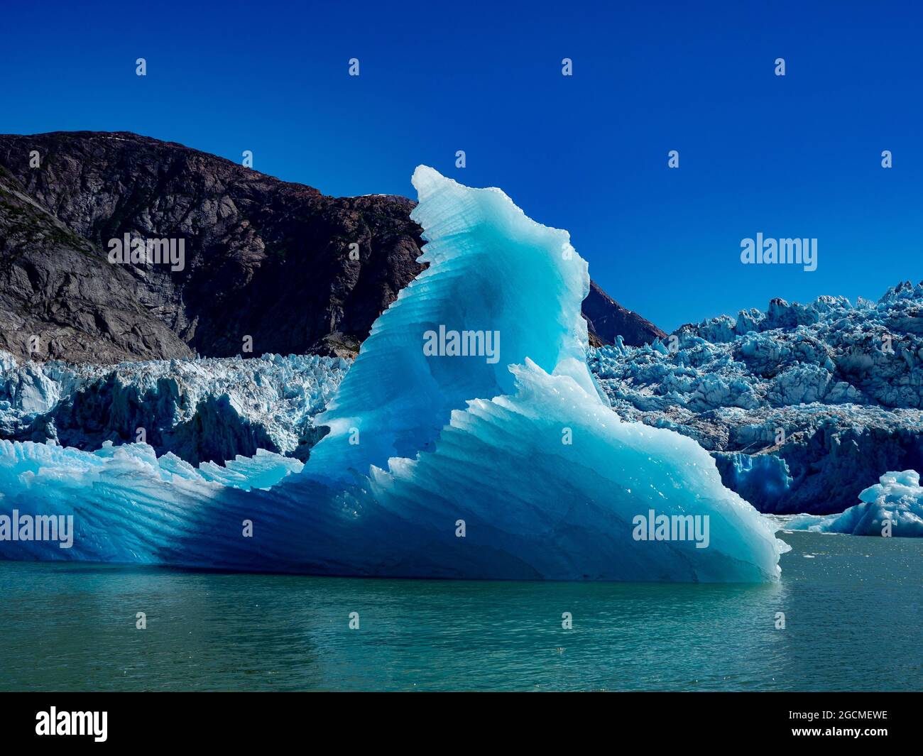 Erkunden Sie den wunderschönen kitewater Gletscher des South Sawyer Gletschers per Tierkreis im Tracy Arm Wildnisgebiet, Tongass National Forest, Alaska, USA Stockfoto
