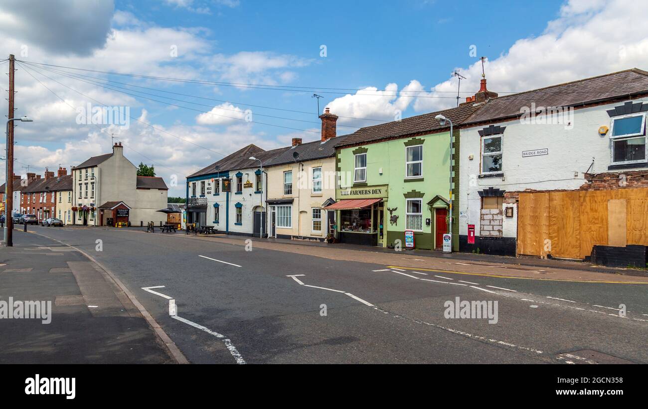 Blick auf die Castle Street im Dorf Cookley in Worcestershire. Stockfoto