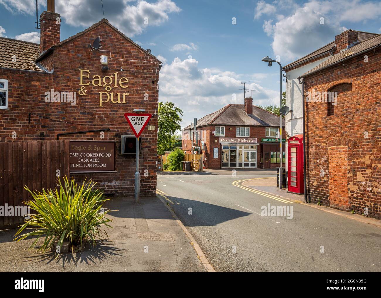 Eagle & Spur Pub/Restaurant an der Austcliffe Road in Cookley, Worcestershire. Stockfoto