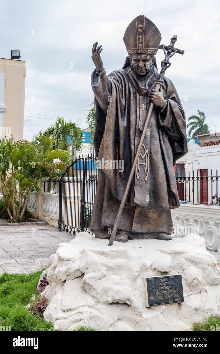 HOLGUIN, KUBA - 28. JANUAR 2016: Statue von Jean Paul II. In Holguin. Stockfoto