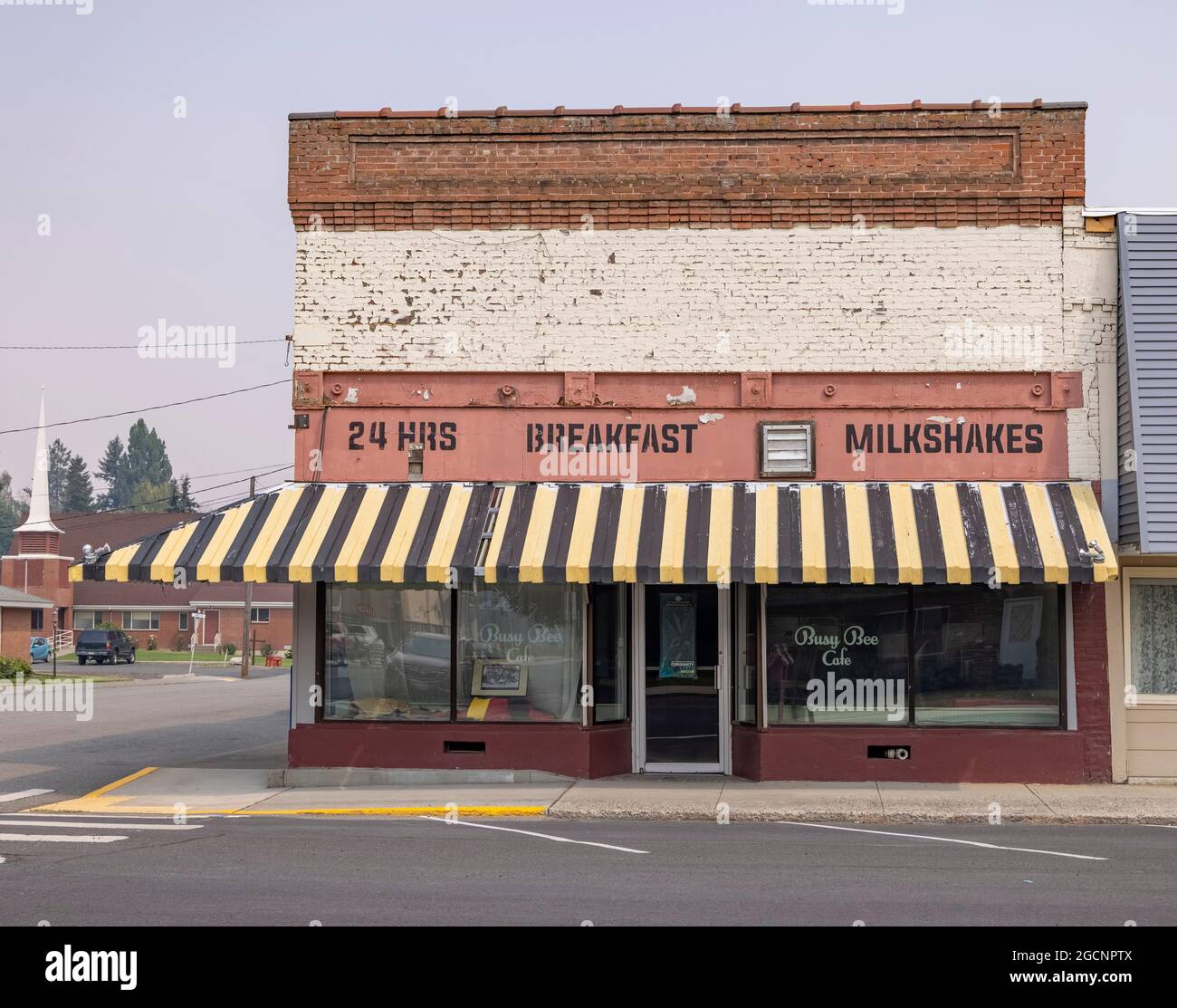 Shuttered 24 Stunden geschäftigen Bee Café auf der Main Street, Garfield, Washington State, USA, veranschaulicht Kleinstadt städtischen Niedergang Stockfoto