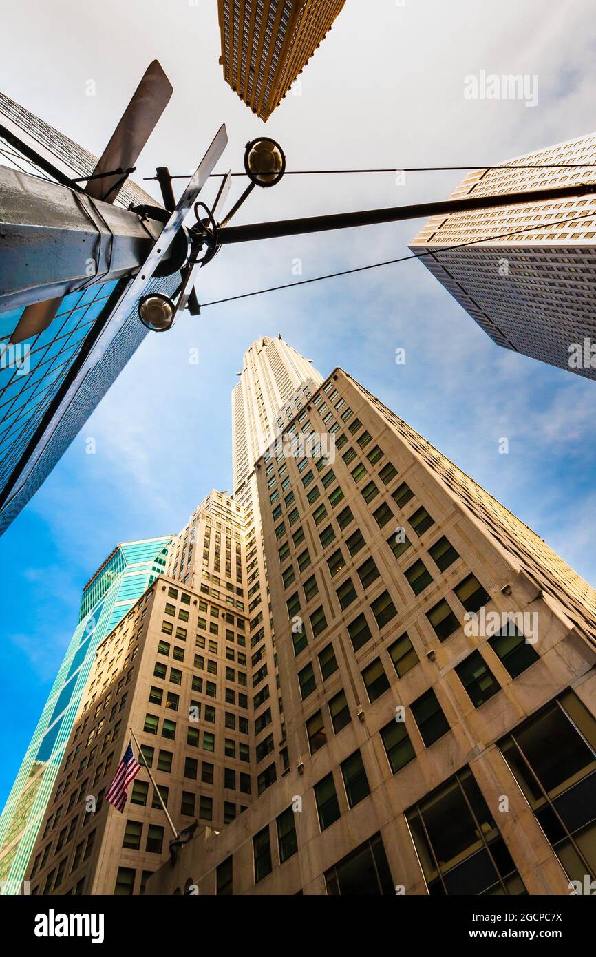 Blick nach oben auf das Lincoln Building (One Grand Central Place), New York City, NY, USA. Stockfoto
