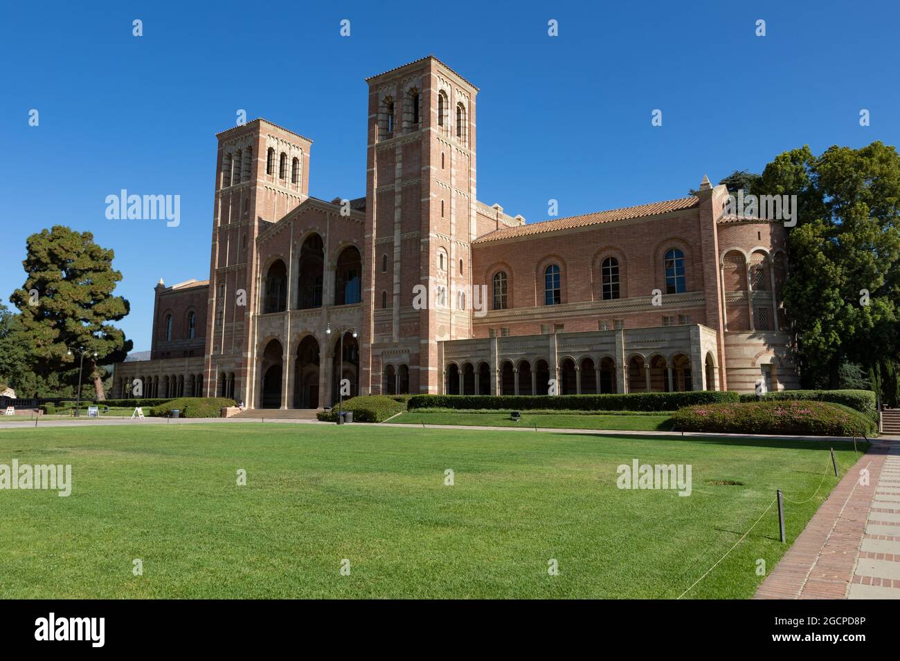 Royce Hall auf dem Campus der UCLA Stockfoto