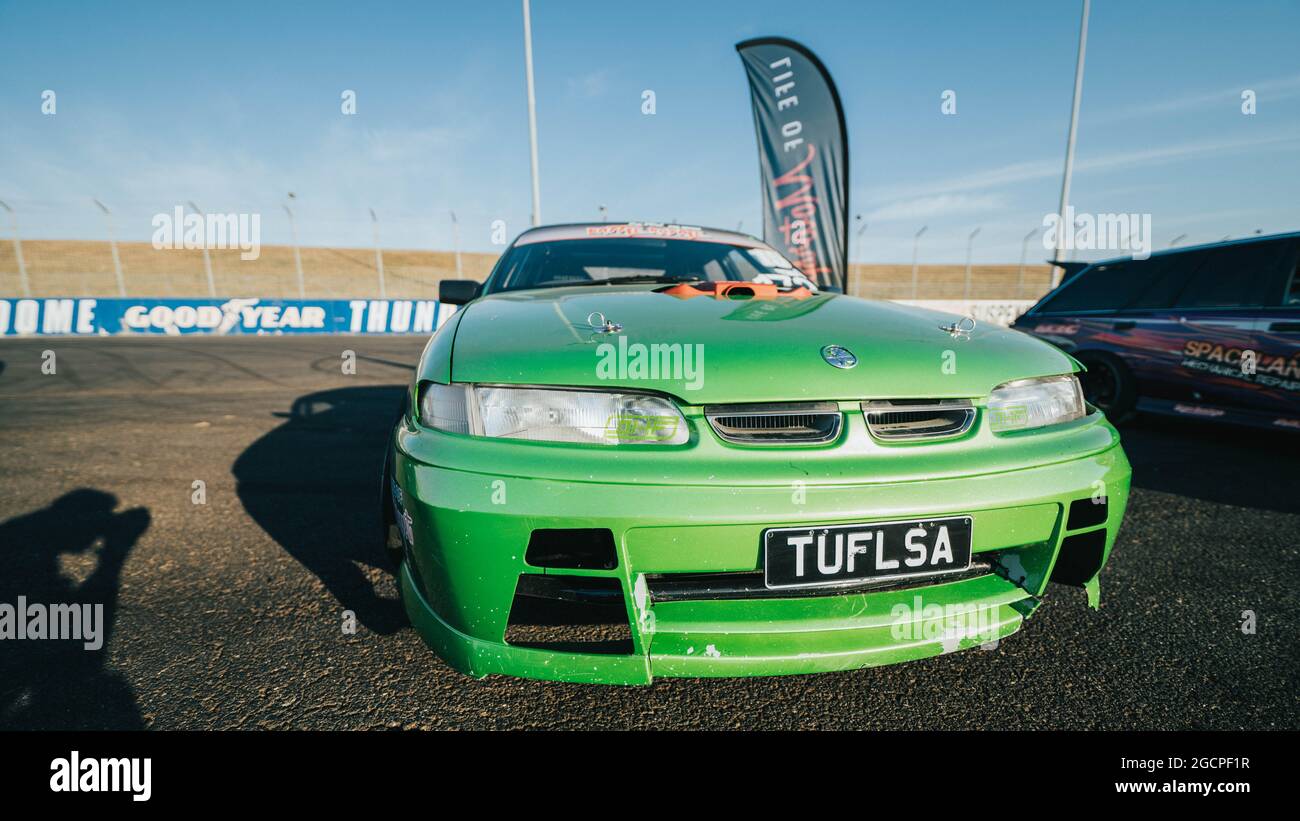 VicDrift Runde 2: Ben Vennis Green Holden gegen Commodore, angetrieben vom aufgeladenen Chevrolet LSA. Stockfoto