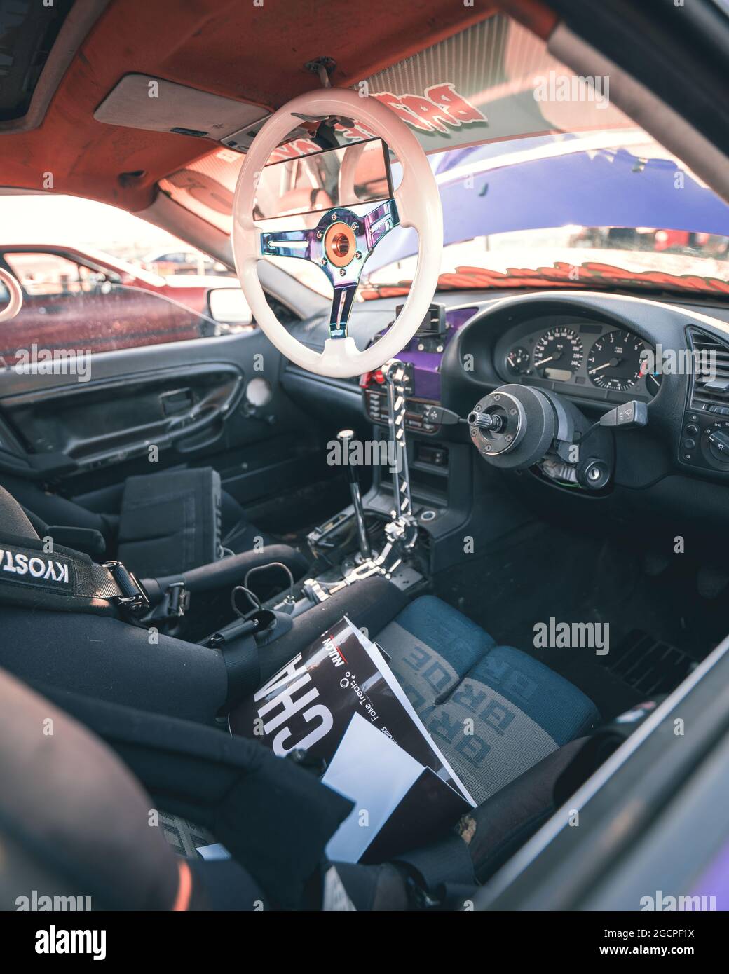 VicDrift Runde 2: Das Innere des BMW E36 Driftwagens von Mike Lake mit Bride-Sitzen, Gurtzeug, hydraulischer Handbremse und abnehmbarer Lenkung Stockfoto