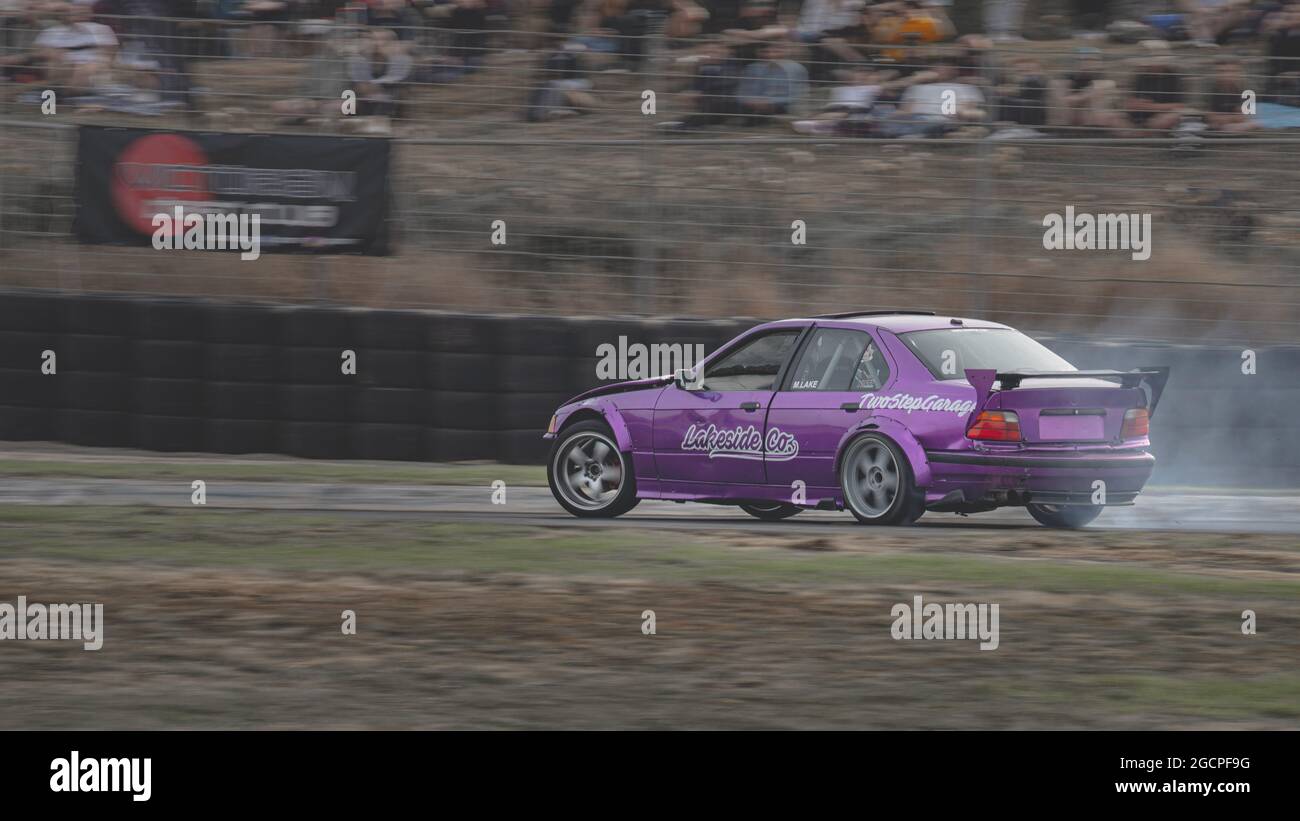 VicDrift Runde 2: Mike Lake driftet auf seinem Abschiedslauf um die Strecke, nachdem er in der Meisterschaftsrunde auf den 4. Platz aufgefahren ist. Stockfoto