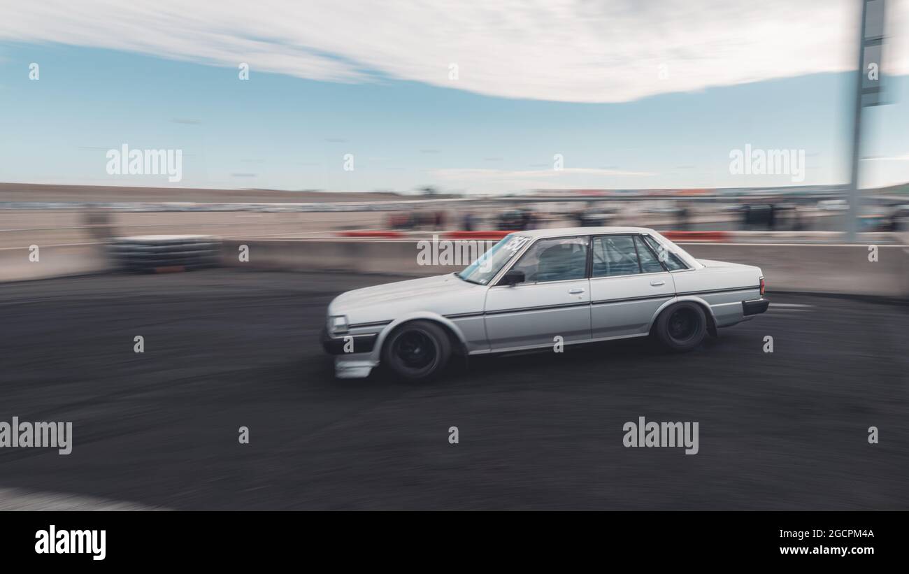 VicDrift Practice Day 2: Der silberne Toyota Cressida driftet um die letzte Haarnadel auf dem Calder Park Raceway Formula Drift Layout. Stockfoto