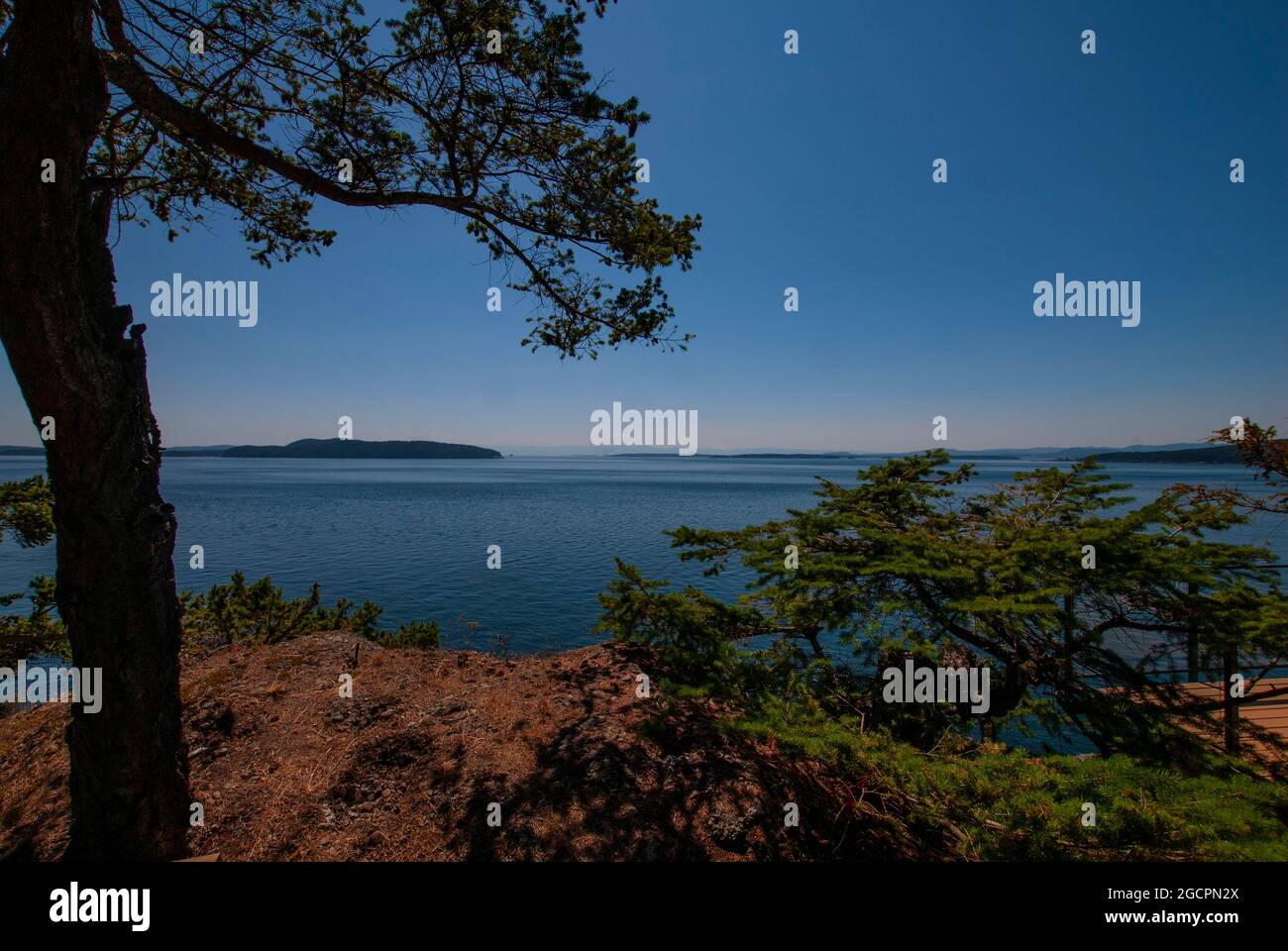 Blick auf den Swanson Channel von Trincomali auf North Pender Island, British Columbia, Kanada Stockfoto
