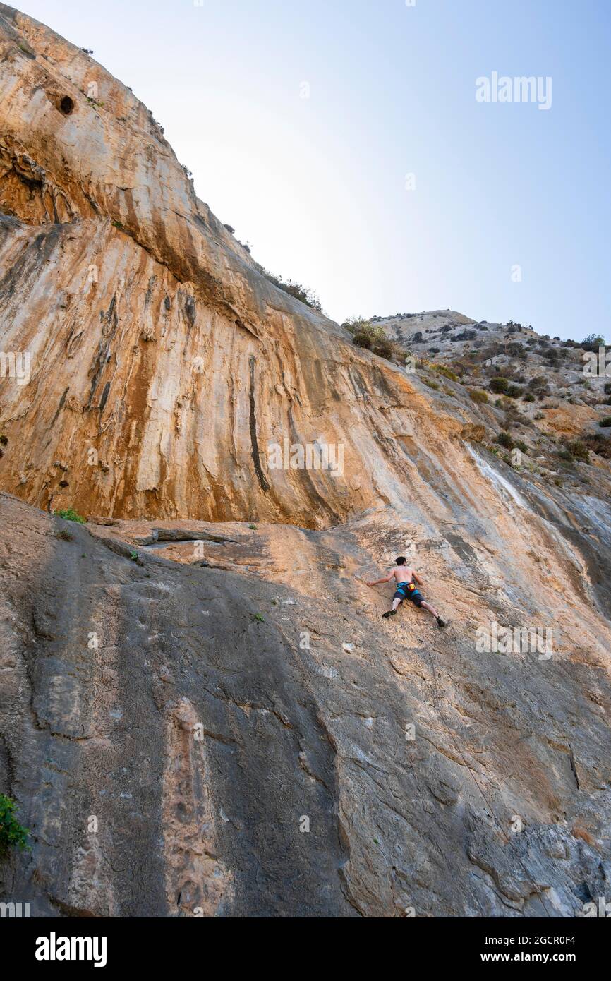 Klettern auf einer Felswand, Bleiklettern, Sportklettern, Kalymnos, Dodekanes, Griechenland Stockfoto