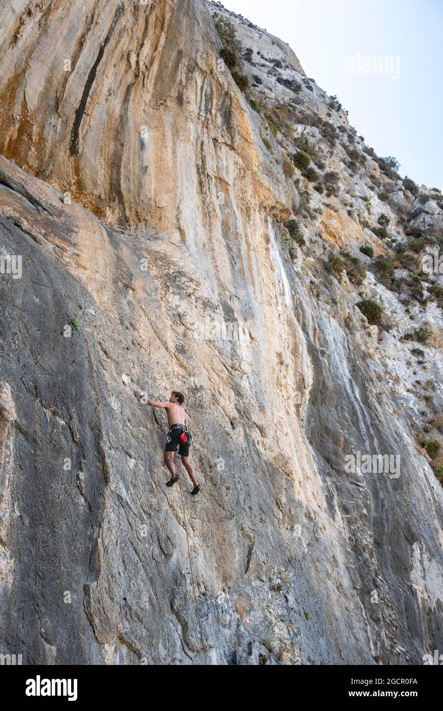 Klettern auf einer Felswand, Bleiklettern, Sportklettern, Kalymnos, Dodekanes, Griechenland Stockfoto