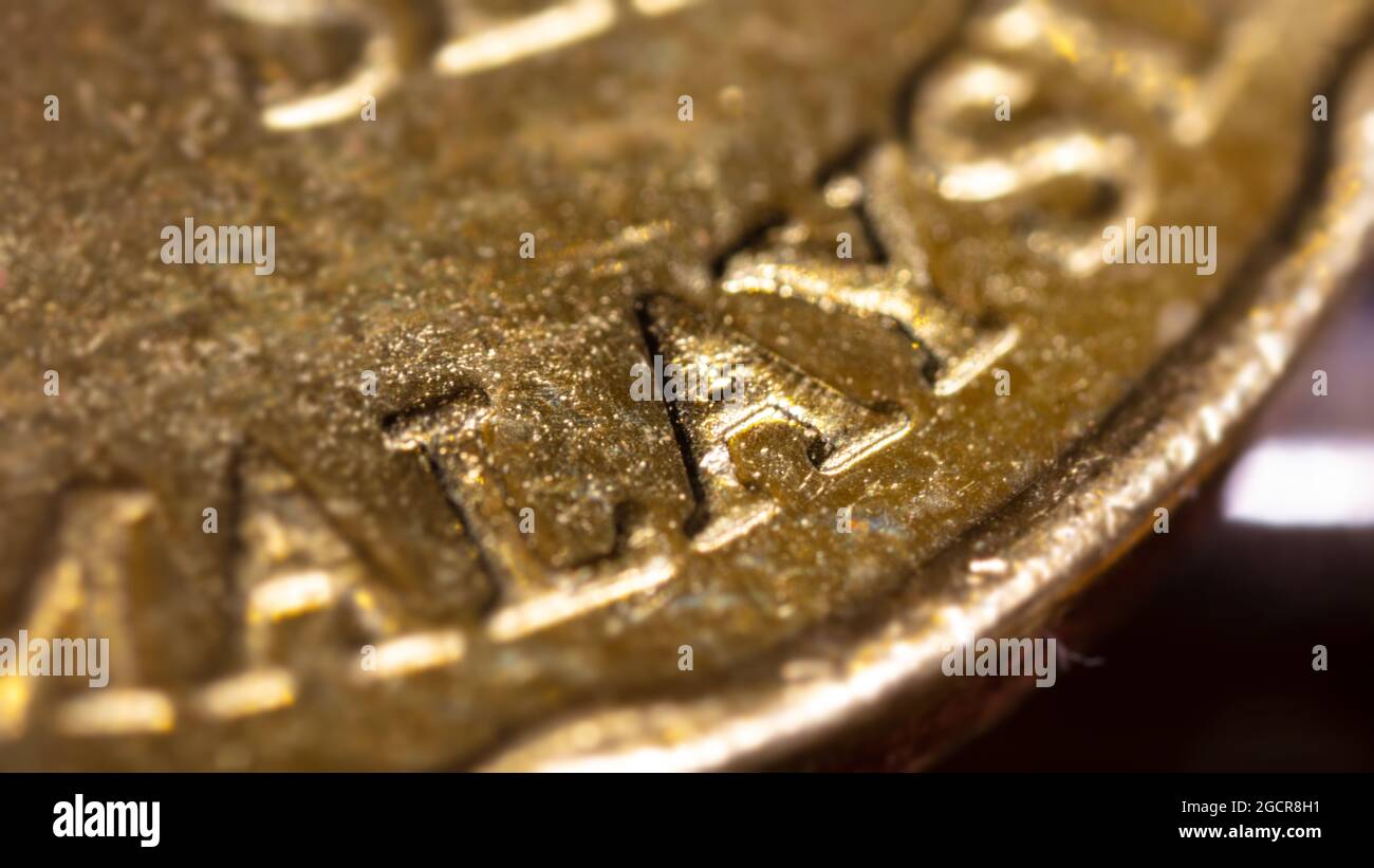 Makro-Nahaufnahme von 50 malaysischen Ringgit Cent. Die Bank negara fünfzig-Cent-Münze von Malaysia. Scharfe, detailreiche Aufnahme des malaysischen Charakters auf dem RM 5 Stockfoto