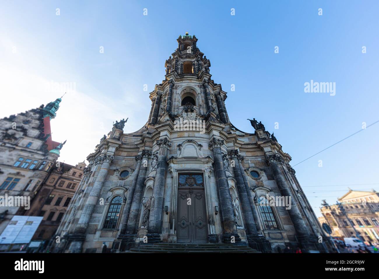 Stadtbild der Stadt Dresden, Deutschland, die Katholische Hofkirche, die Zentralkirche in der Altstadt von Dresden. Historische barocke katholische Plac Stockfoto