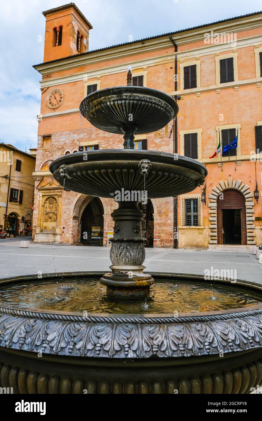 Brunnen auf der Piazza della Republica in Spello Umbria Italien Stockfoto