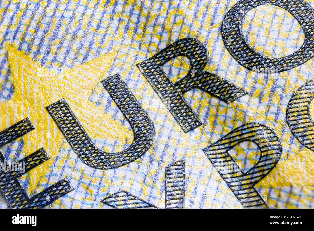 Makroansicht des Tiefdruckes auf einer fünf-Euro-Banknote, hochauflösende Aufnahme. Scharfe detaillierte Aufnahme des Euro-Charakters bei der ezb von 5 Euro nicht Stockfoto