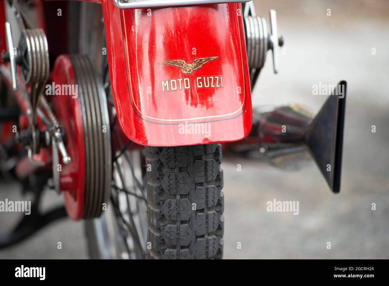 Italien, Lombardei, Treffen von Vintage Motorrad, Vintage Moto Guzzi Motorrad, Rückansicht von Motorrad Stockfoto