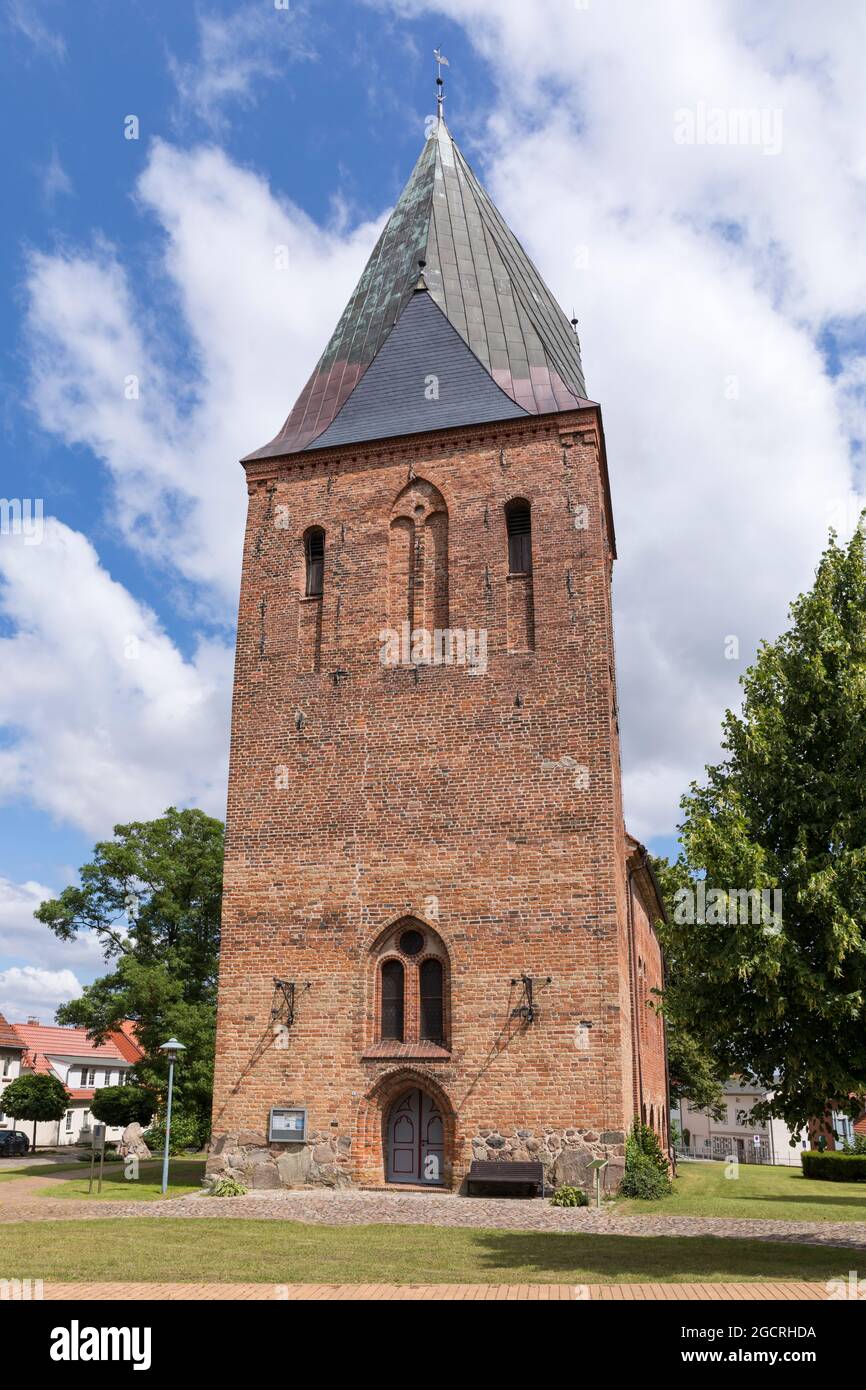 Glockenturm aus dem 15. Jahrhundert der Stadtkirche in Marlow, Mecklenburg-Vorpommern, Deutschland Stockfoto