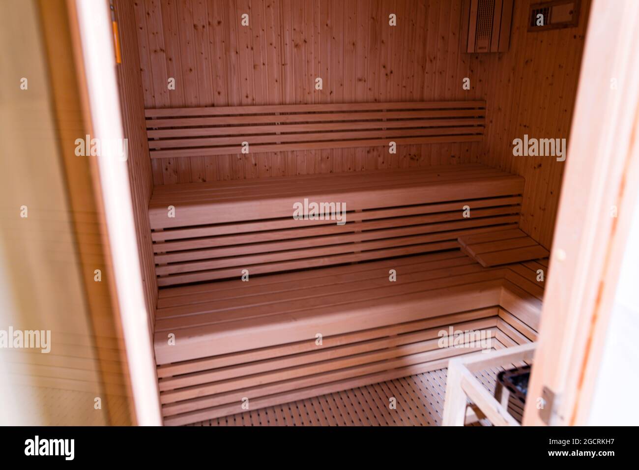 Innenfoto eines Saunabades Stockfoto