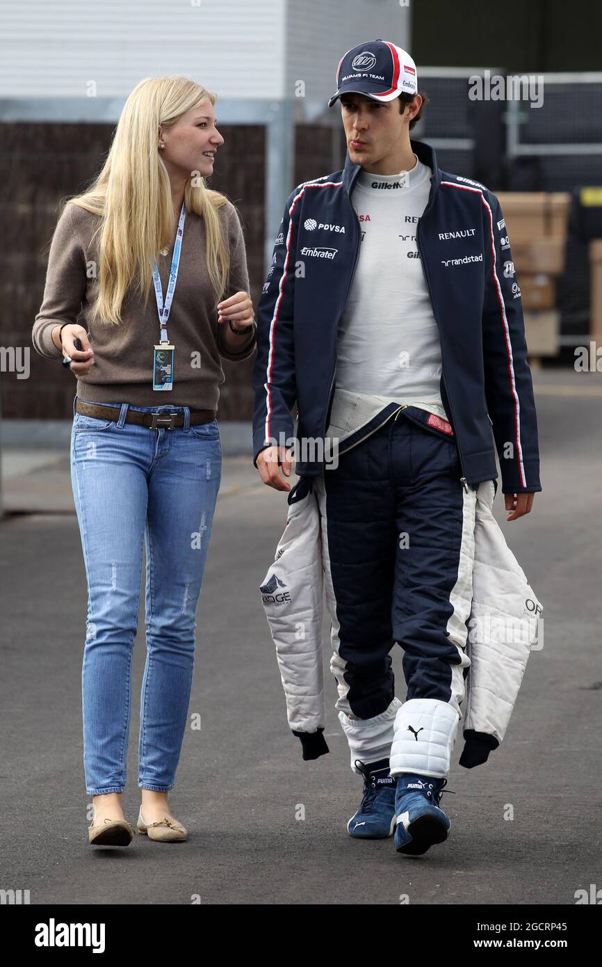 Bruno Senna (BRA) Williams F1 Team mit seiner Freundin. Großer Preis