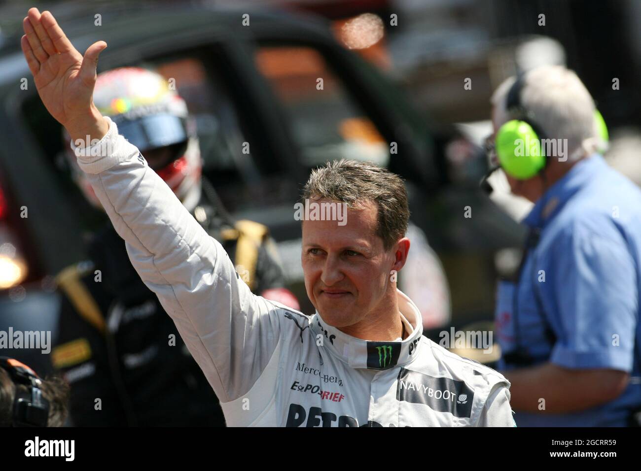 Pole Sitter Michael Schumacher (GER) Mercedes AMG F1 im Parc Ferme, der nach einer Startstrafe den sechsten Platz belegt. Großer Preis von Monaco, Samstag, 26. Mai 2012. Monte Carlo, Monaco. Stockfoto