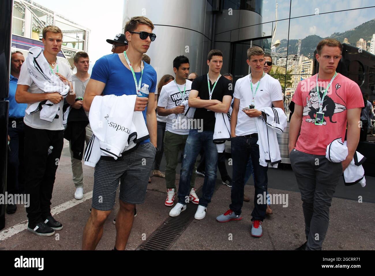 Die deutsche Fußballnationalmannschaft besucht das F1-Fahrerlager. Großer Preis von Monaco, Sonntag, 27. Mai 2012. Monte Carlo, Monaco. Stockfoto