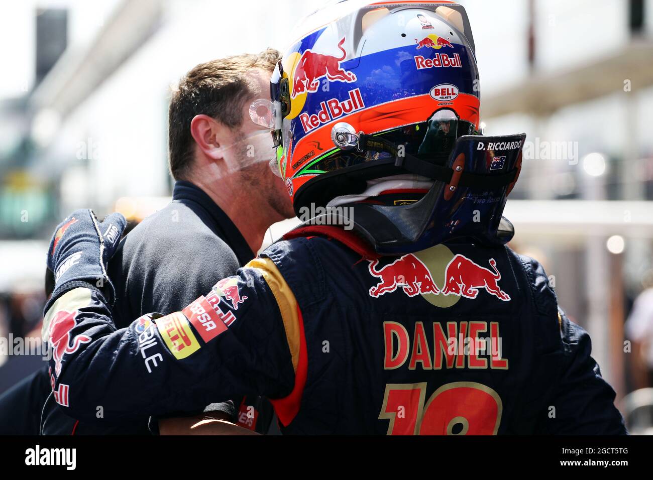 Daniel Ricciardo (AUS) Scuderia Toro Rosso feiert seinen sechsten Platz im Qualifying Parc Ferme. Großer Preis von Deutschland, Samstag, 6. Juli 2013. Nürburgring, Deutschland. Stockfoto