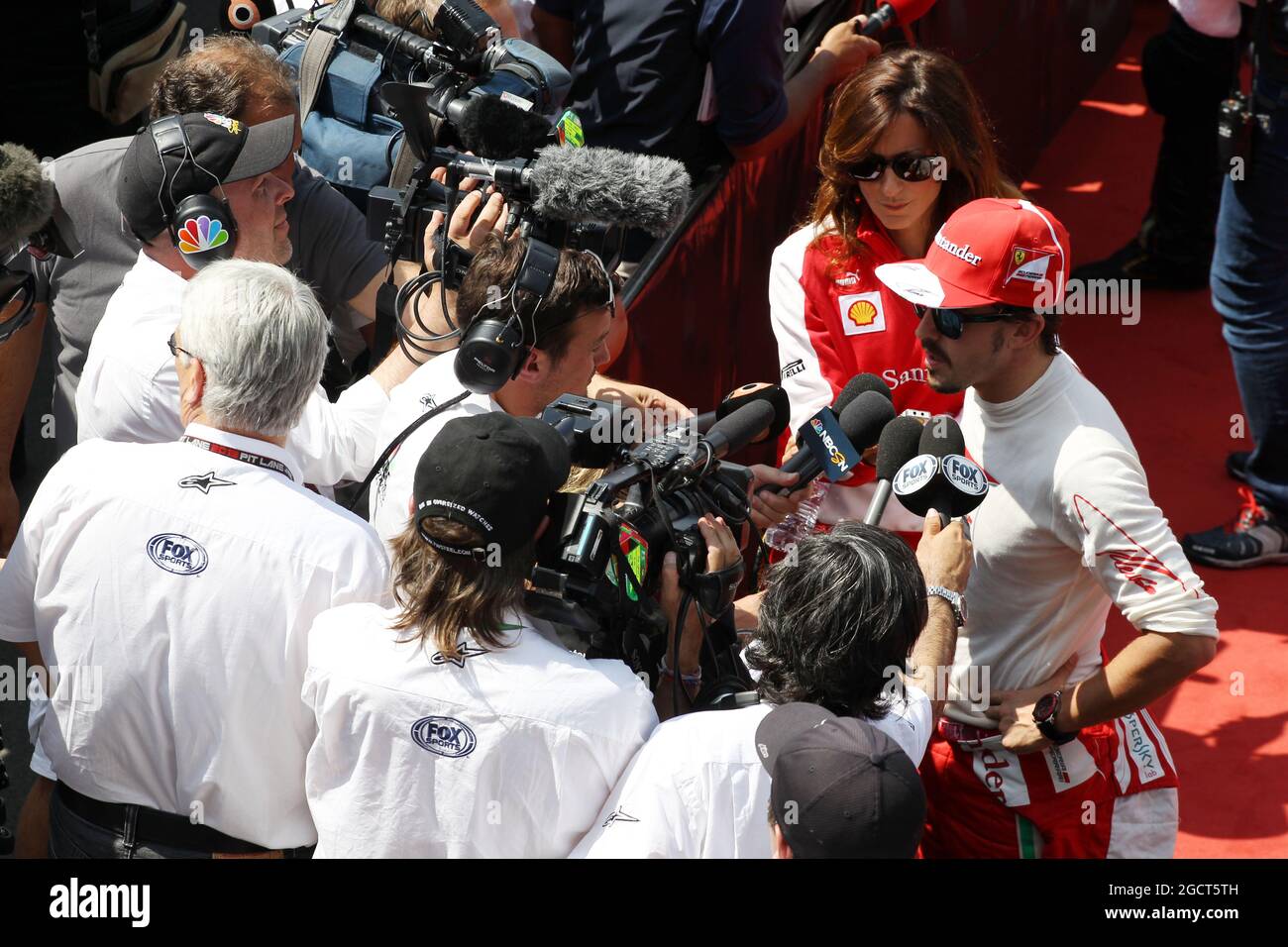 Fernando Alonso (ESP) Ferrari mit will Buxton (GBR) NBS Sports Network TV Presenter. Großer Preis von Deutschland, Samstag, 6. Juli 2013. Nürburgring, Deutschland. Stockfoto