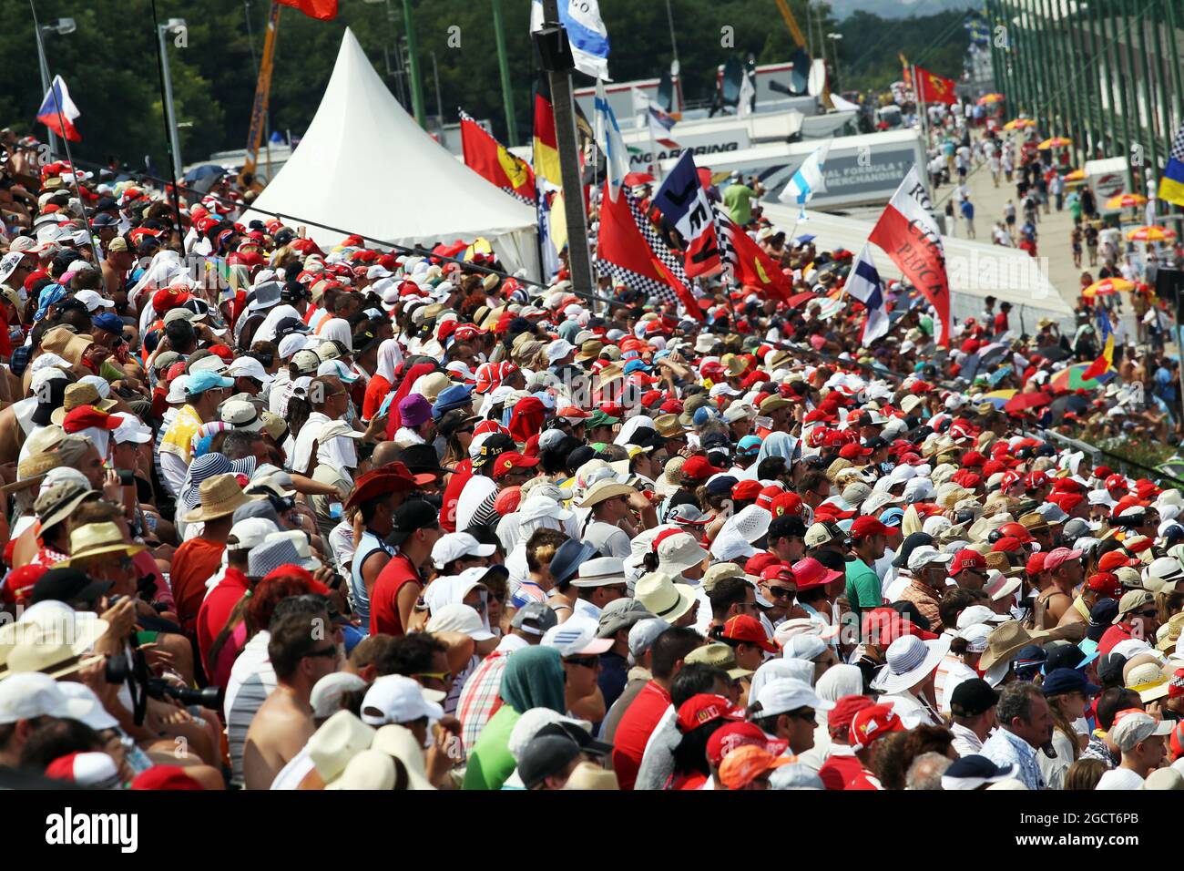 Ventilatoren und Flaggen. Großer Preis von Ungarn, Samstag, 27. Juli 2013. Budapest, Ungarn. Stockfoto
