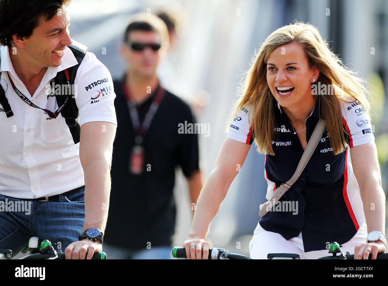Toto Wolff (GER) Mercedes AMG F1 Aktionär und Executive Director und seine Frau Susie Wolff (GBR) Williams FW35 Entwicklungstreiber. Großer Preis von Italien, Samstag, 7. September 2013. Monza Italien. Stockfoto