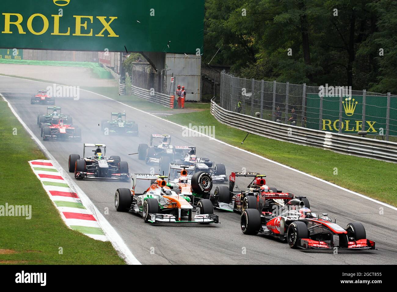 Paul di Resta (GBR) Sahara Force India VJM06 stürzt zu Beginn des Rennens ab. Großer Preis von Italien, Sonntag, 8. September 2013. Monza Italien. Stockfoto