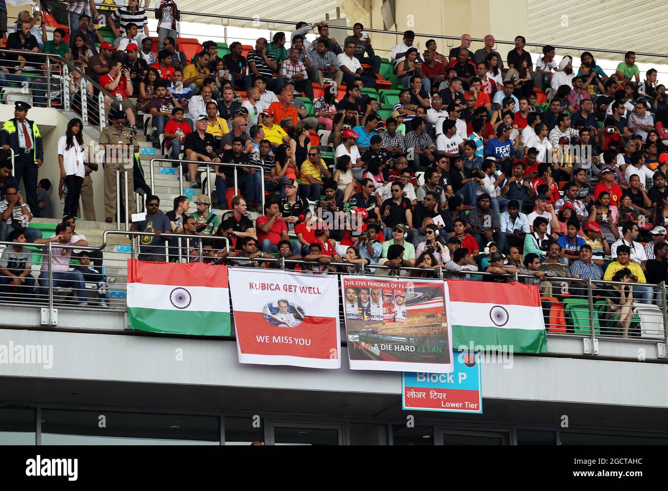 Fans in der Tribüne. Großer Preis von Indien, Sonntag, 27. Oktober 2013. Greater Noida, Neu-Delhi, Indien. Stockfoto