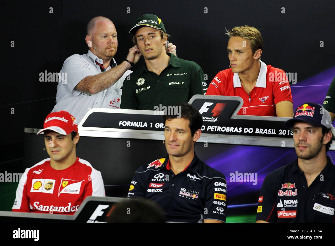 Die FIA-Pressekonferenz (von hinten (L bis R)): Charles Pic (FRA) Caterham; Max Chilton (GBR) Marussia F1 Team; Felipe Massa (BRA) Ferrari; Mark Webber (AUS) Red Bull Racing; Jean-Eric Vergne (FRA) Scuderia Toro Rosso. Großer Preis von Brasilien, Donnerstag, 21. November 2012. Sao Paulo, Brasilien. Stockfoto