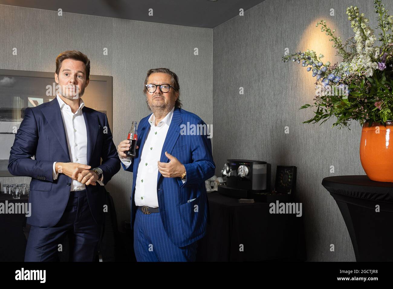 Bart Versluys, CEO von Versluys, und Marc Coucke, belgischer Geschäftsmann, im Bild bei einer Pressekonferenz der Beteiligungen Scorpiaux und Alychlo über die Übernahme Stockfoto