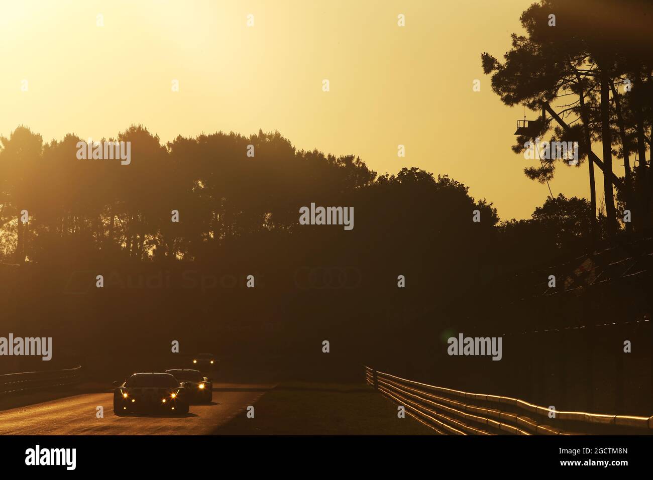 Sunrise Action. FIA-Langstrecken-Weltmeisterschaft, 24 Stunden von Le Mans, Rennen, Sonntag, 15. Juni 2014. Le Mans, Frankreich. Stockfoto