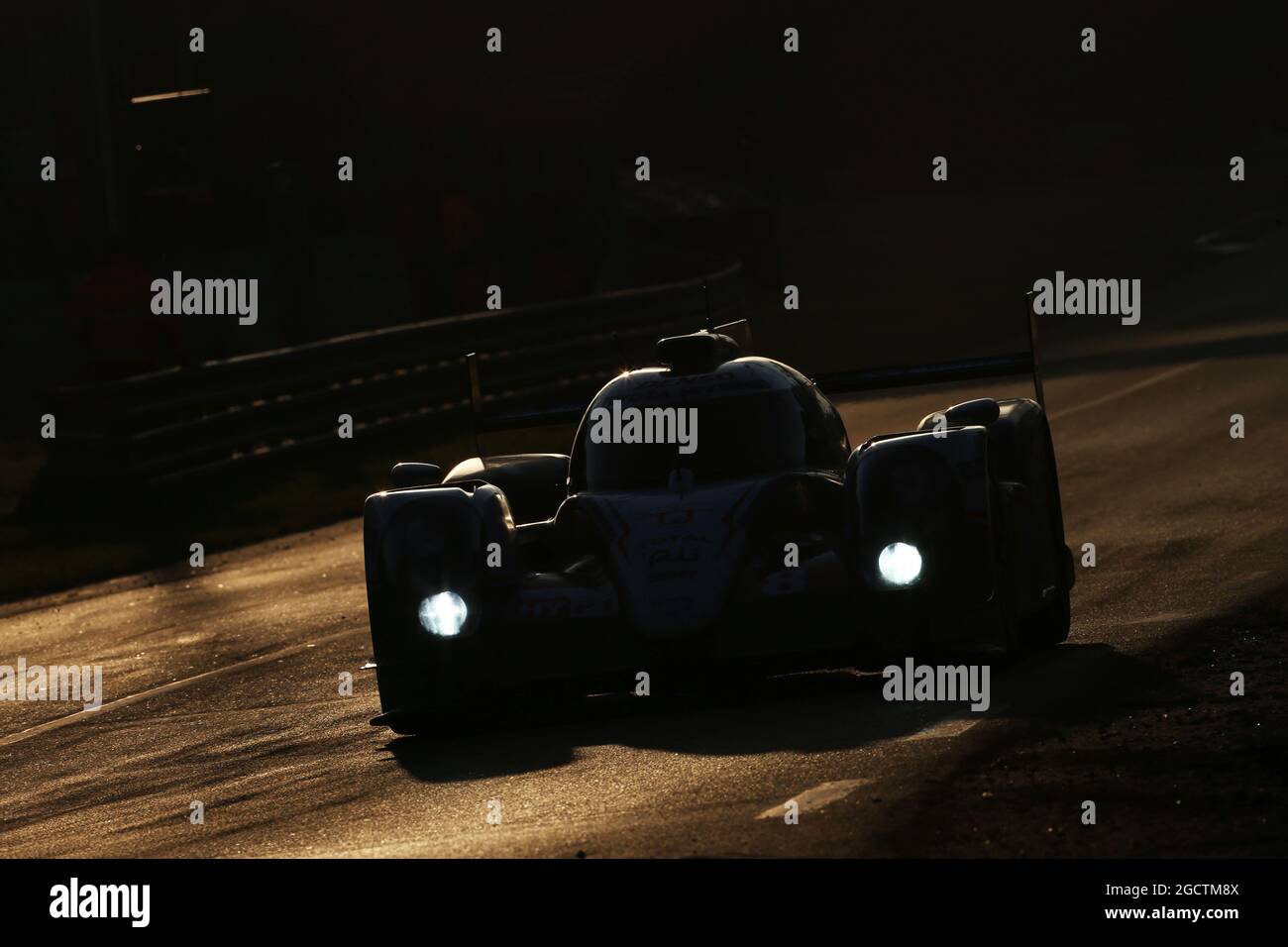 Sunrise Action. FIA-Langstrecken-Weltmeisterschaft, 24 Stunden von Le Mans, Rennen, Sonntag, 15. Juni 2014. Le Mans, Frankreich. Stockfoto