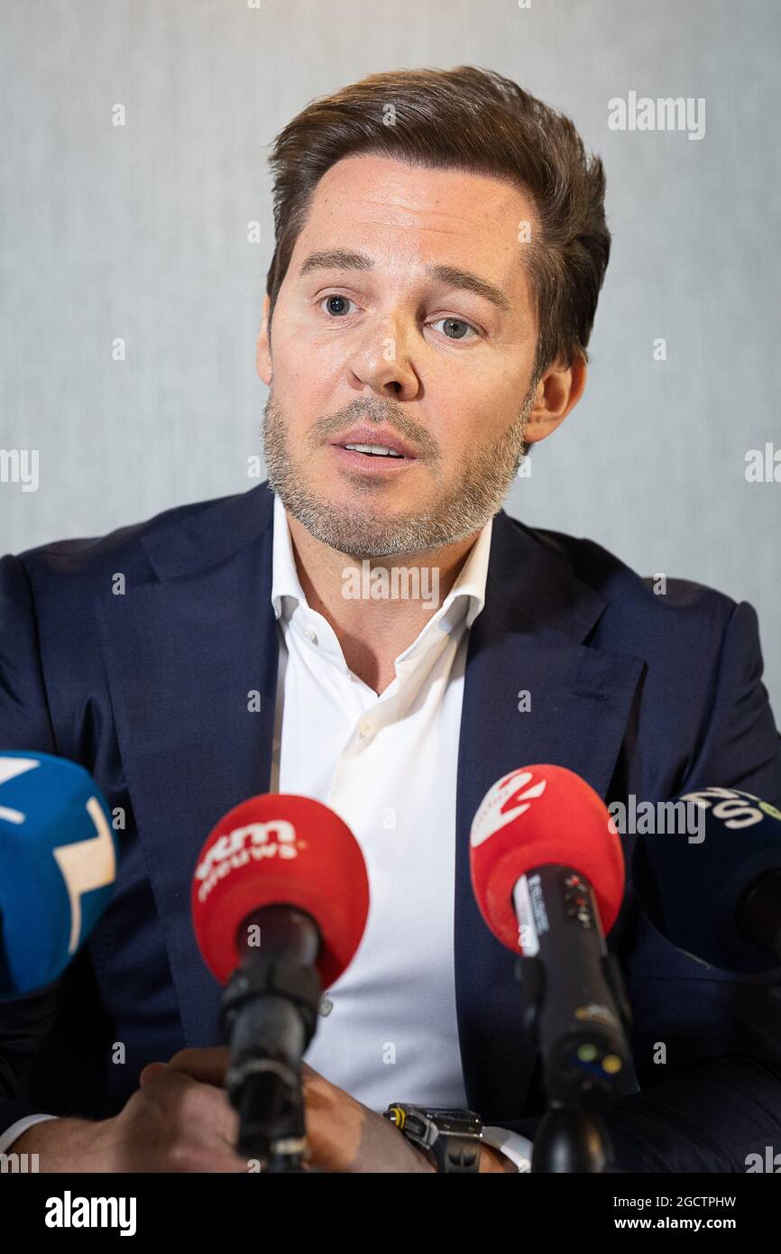 Bart Versluys Ceo Von Versluys Auf Einer Pressekonferenz Der Beteiligungen Scorpiaux Und Alychlo Uber Die Ubernahme Des Hotels La Reserve In Knokke Hei Stockfotografie Alamy